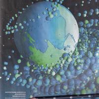 Multiwersalna droga poszukiwań wieloRównoczesności w czasach postRównoczesności (?)