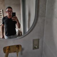 Pewny siebie i smutny 