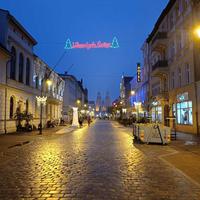 05-12-2025 Przemysł świąteczny I (Gniezno) [wolałbym weselić się wewnętrznie na turystycznym szlaku, wzdłuż rzeki, między drzewami, zasłuchany w szum wiatru, odgłos kruka, skrzek sójki]