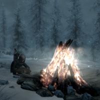 Usiądź przy ognisku, nieznajomy. Ogrzej się i odpocznij przed dalszą podróżą, gdyż jeszcze czeka Cię długa droga...